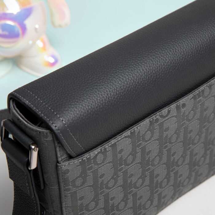 디올 새들 메신저 백 플랩 디올 오블리크 자카드 앤 그레인드 카프스킨 그레이 레플리카 미러급 SA급 S급 고퀄리티 최상급 하이엔드 가방 [남성여성공용] 10