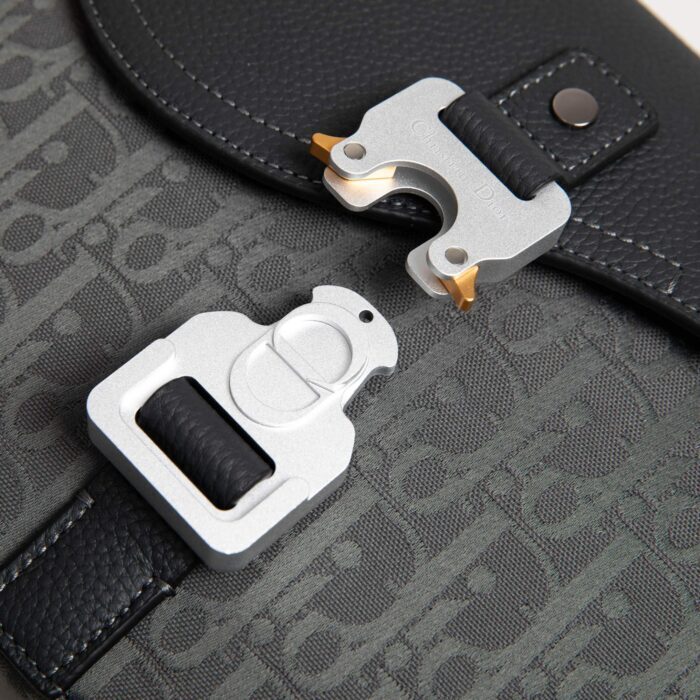 디올 새들 메신저 백 플랩 디올 오블리크 자카드 앤 그레인드 카프스킨 그레이 레플리카 미러급 SA급 S급 고퀄리티 최상급 하이엔드 가방 [남성여성공용] 11