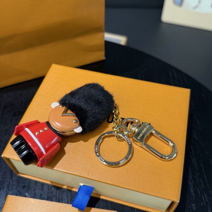 루이비통 위병 키링 백참 레플리카 미러급 SA급 S급 고퀄리티 최상급 하이엔드 악세사리 [남성여성공용] 7