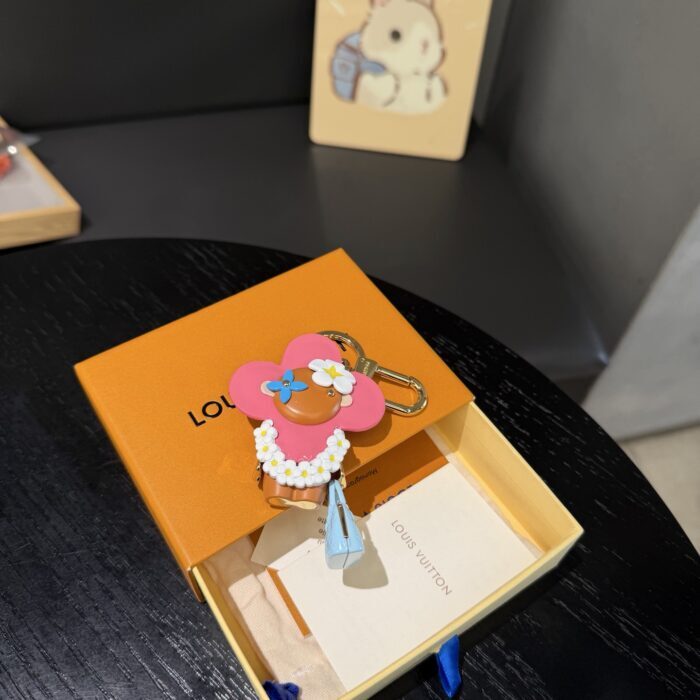 루이비통 비비엔 핸드백 키링 백참 핑크 레플리카 미러급 SA급 S급 고퀄리티 최상급 하이엔드 악세사리 [남성여성공용] 5