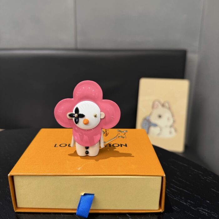 루이비통 비비엔 요술봉 키링 백참 핑크 화이트 레플리카 미러급 SA급 S급 고퀄리티 최상급 하이엔드 악세사리 [남성여성공용] 3