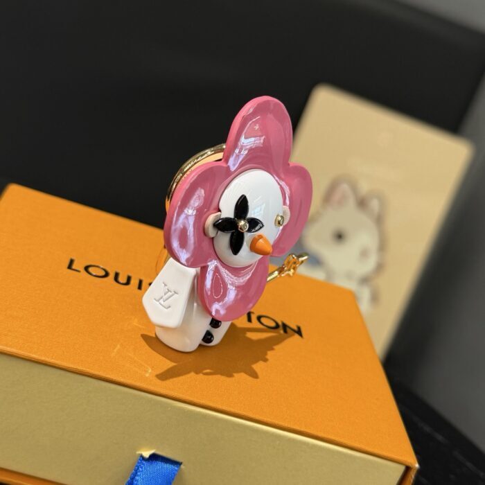 루이비통 비비엔 요술봉 키링 백참 핑크 화이트 레플리카 미러급 SA급 S급 고퀄리티 최상급 하이엔드 악세사리 [남성여성공용] 4