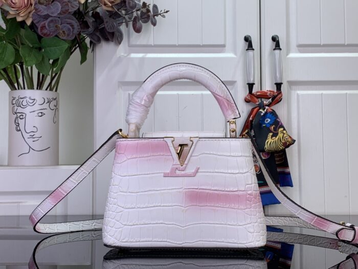 루이비통 카퓌신 미니 악어무늬 화이트 핑크 레플리카 미러급 SA급 S급 고퀄리티 최상급 하이엔드 가방 [여성]