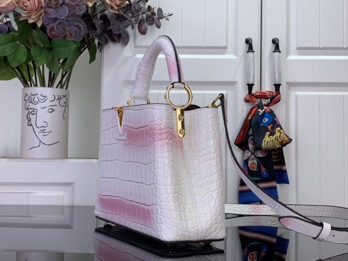 루이비통 카퓌신 BB 악어무늬 화이트 핑크 레플리카 미러급 SA급 S급 고퀄리티 최상급 하이엔드 가방 [여성] 4