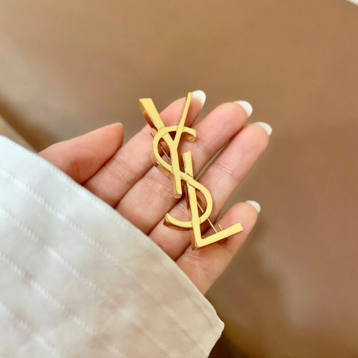 생로랑 베이직 로고 브로치 골드 레플리카 미러급 SA급 S급 고퀄리티 최상급 하이엔드 악세사리 [여성] 3