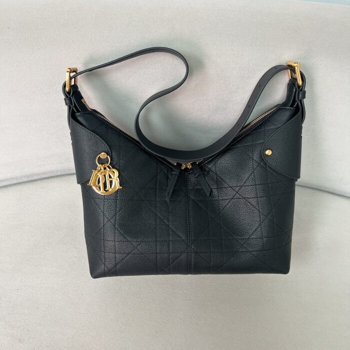 디올 보야주 미디움 백 플랫 매크로까나쥬 크링클 카프스킨 블랙 M2846 레플리카 미러급 SA급 S급 고퀄리티 최상급 하이엔드 가방 [여성]