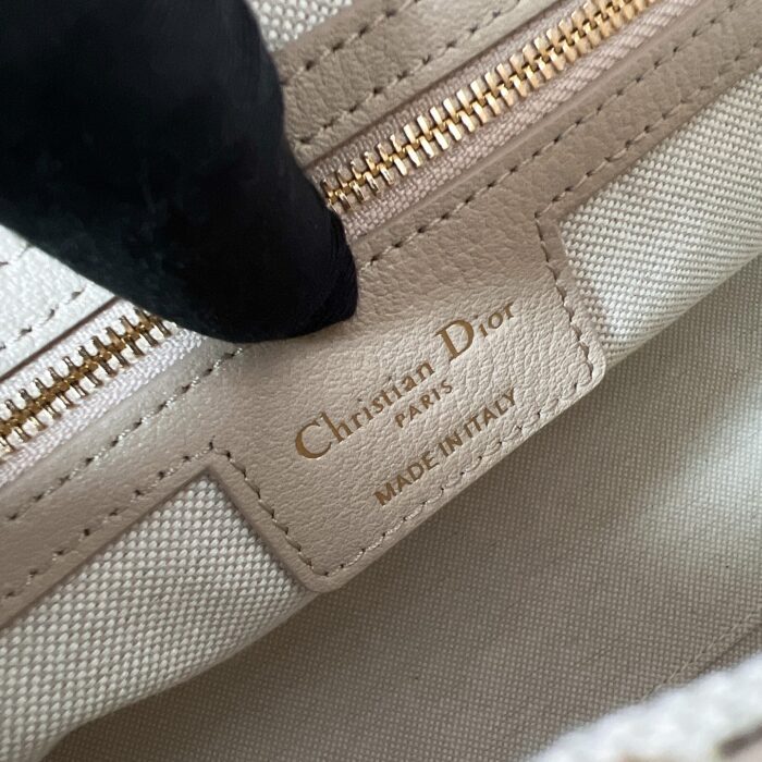 디올 보야주 미디움 백 플랫 매크로까나쥬 그레인드 카프스킨 라떼 M2846 레플리카 미러급 SA급 S급 고퀄리티 최상급 하이엔드 가방 [여성] 9