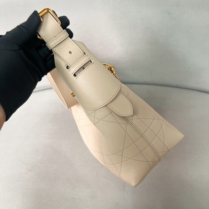 디올 보야주 미디움 백 플랫 매크로까나쥬 그레인드 카프스킨 라떼 M2846 레플리카 미러급 SA급 S급 고퀄리티 최상급 하이엔드 가방 [여성] 7