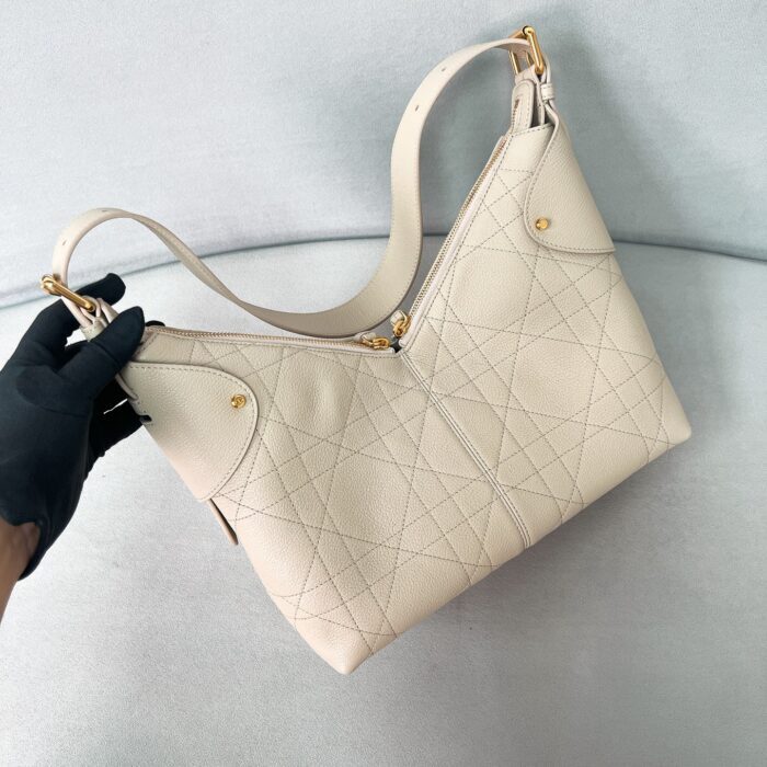 디올 보야주 미디움 백 플랫 매크로까나쥬 그레인드 카프스킨 라떼 M2846 레플리카 미러급 SA급 S급 고퀄리티 최상급 하이엔드 가방 [여성] 3