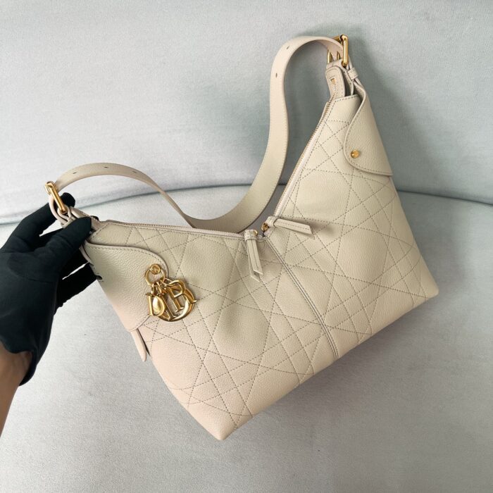 디올 보야주 미디움 백 플랫 매크로까나쥬 그레인드 카프스킨 라떼 M2846 레플리카 미러급 SA급 S급 고퀄리티 최상급 하이엔드 가방 [여성] 2