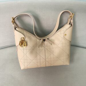 디올 보야주 미디움 백 플랫 매크로까나쥬 그레인드 카프스킨 라떼 M2846 레플리카 미러급 SA급 S급 고퀄리티 최상급 하이엔드 가방 [여성]