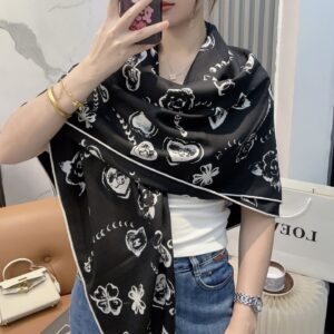 샤넬 프린트 스퀘어 스카프 블랙 스카프 레플리카 미러급 SA급 S급 고퀄리티 최상급 하이엔드 머플러 목도리 [여성]