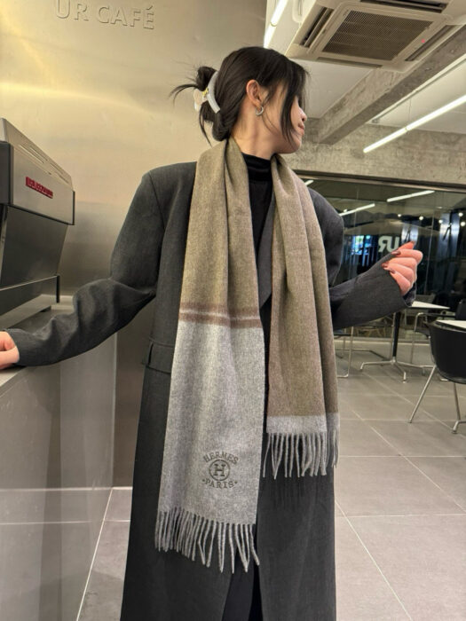 에르메스 H 자수 캐시미어 배색 스카프 라이트 브라운 레플리카 미러급 SA급 S급 고퀄리티 최상급 하이엔드 [남성여성공용]