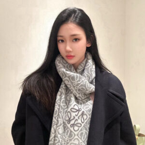 로에베 올 오버 아나그램 스카프 그레이 양털90% 캐시미어10% 레플리카 미러급 SA급 S급 고퀄리티 최상급 하이엔드 [남성여성공용]