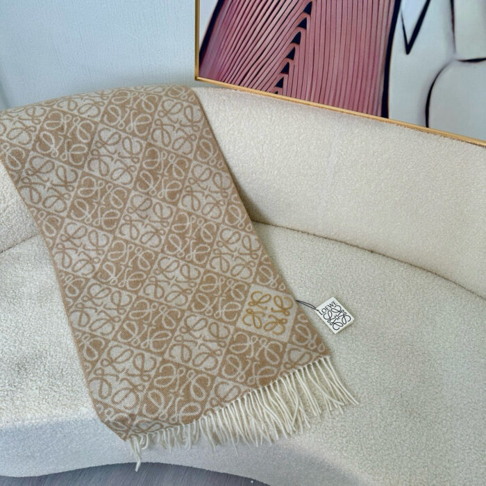 로에베 올 오버 아나그램 스카프 베이지 양털90% 캐시미어10% 레플리카 미러급 SA급 S급 고퀄리티 최상급 하이엔드 [남성여성공용] 4