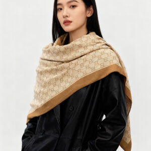 구찌 올 오버 GG로고 스퀘어 스카프 다크 베이지 70%캐시미어 30%실크 레플리카 미러급 SA급 S급 고퀄리티 최상급 하이엔드 [남성여성공용]