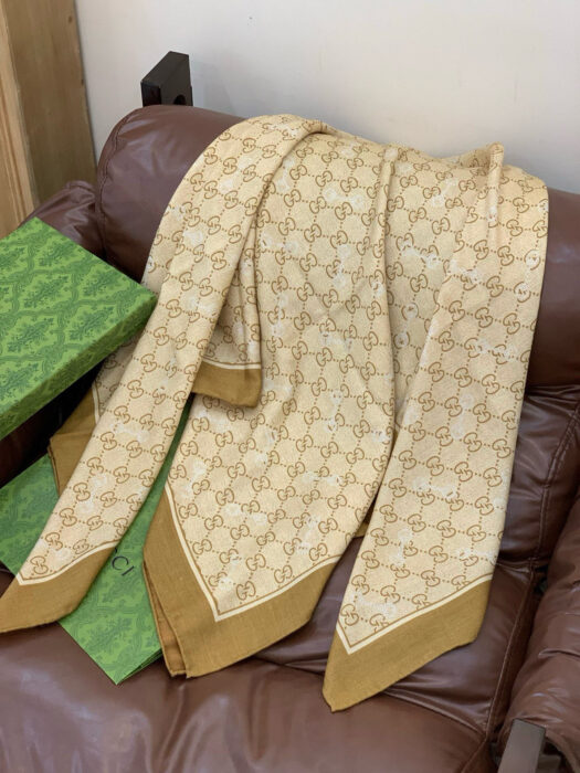 구찌 올 오버 GG로고 스퀘어 스카프 다크 베이지 70%캐시미어 30%실크 레플리카 미러급 SA급 S급 고퀄리티 최상급 하이엔드 [남성여성공용] 7