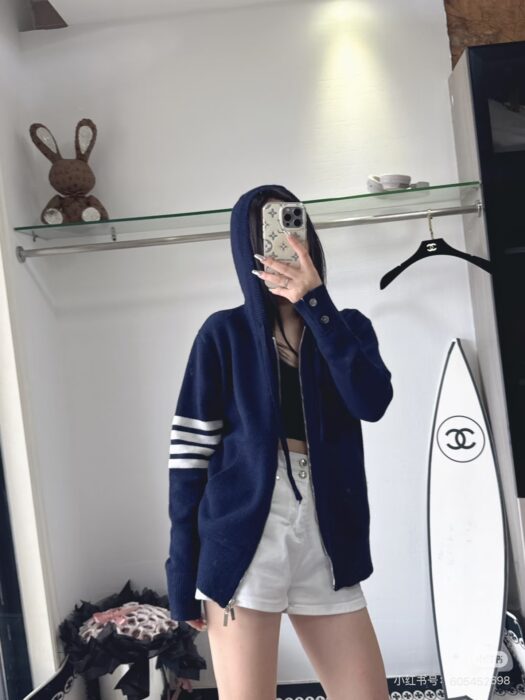 톰브라운 양털 사선 니트 후드집업 네이비 레플리카 미러급 SA급 S급 고퀄리티 하이엔드 최상급 의류 [남성여성공용] 2