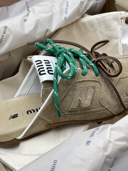 뉴발란스 x 미우미우 530 SL 스웨이드 뮬 에크루 슬리퍼 레플리카 미러급 SA급 S급 고퀄리티 최상급 하이엔드 신발 [여성] 6