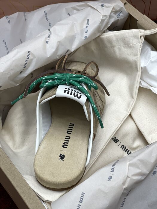 뉴발란스 x 미우미우 530 SL 스웨이드 뮬 에크루 슬리퍼 레플리카 미러급 SA급 S급 고퀄리티 최상급 하이엔드 신발 [여성] 8