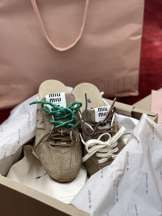 뉴발란스 x 미우미우 530 SL 스웨이드 뮬 에크루 슬리퍼 레플리카 미러급 SA급 S급 고퀄리티 최상급 하이엔드 신발 [여성] 9