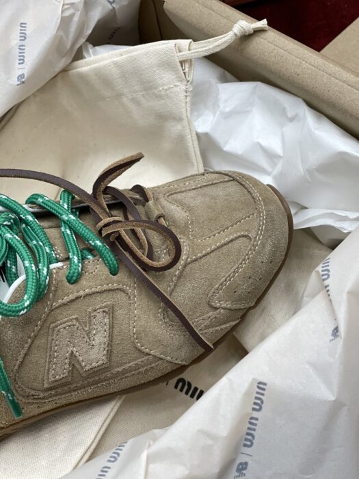 뉴발란스 x 미우미우 530 SL 스웨이드 뮬 에크루 슬리퍼 레플리카 미러급 SA급 S급 고퀄리티 최상급 하이엔드 신발 [여성] 10