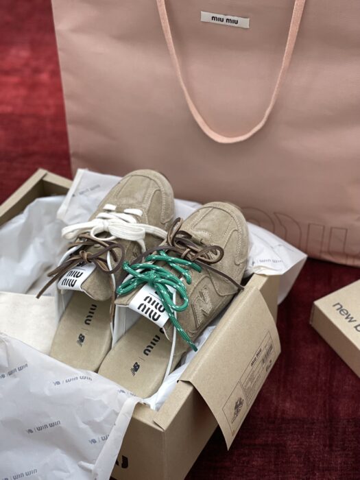 뉴발란스 x 미우미우 530 SL 스웨이드 뮬 에크루 슬리퍼 레플리카 미러급 SA급 S급 고퀄리티 최상급 하이엔드 신발 [여성] 3