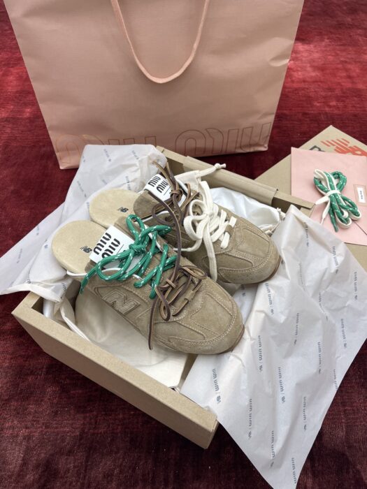 뉴발란스 x 미우미우 530 SL 스웨이드 뮬 에크루 슬리퍼 레플리카 미러급 SA급 S급 고퀄리티 최상급 하이엔드 신발 [여성] 2