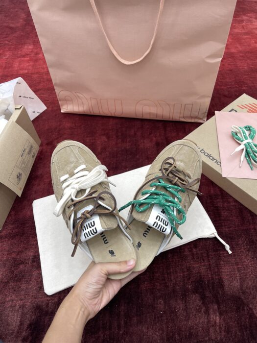 뉴발란스 x 미우미우 530 SL 스웨이드 뮬 에크루 슬리퍼 레플리카 미러급 SA급 S급 고퀄리티 최상급 하이엔드 신발 [여성]