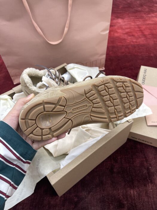 뉴발란스 x 미우미우 530 SL 블리치드 레더 스니커즈 에크루 레플리카 미러급 SA급 S급 고퀄리티 최상급 하이엔드 신발 [여성] 8