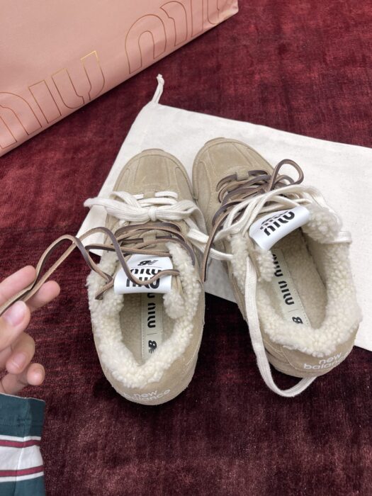 뉴발란스 x 미우미우 530 SL 블리치드 레더 스니커즈 에크루 레플리카 미러급 SA급 S급 고퀄리티 최상급 하이엔드 신발 [여성] 5