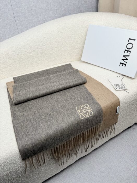 로에베 베이직 로고 태슬 스카프 다크 베이지 캐시미어 50% 양털 50% 레플리카 미러급 SA급 S급 고퀄리티 최상급 하이엔드 [남성여성공용]