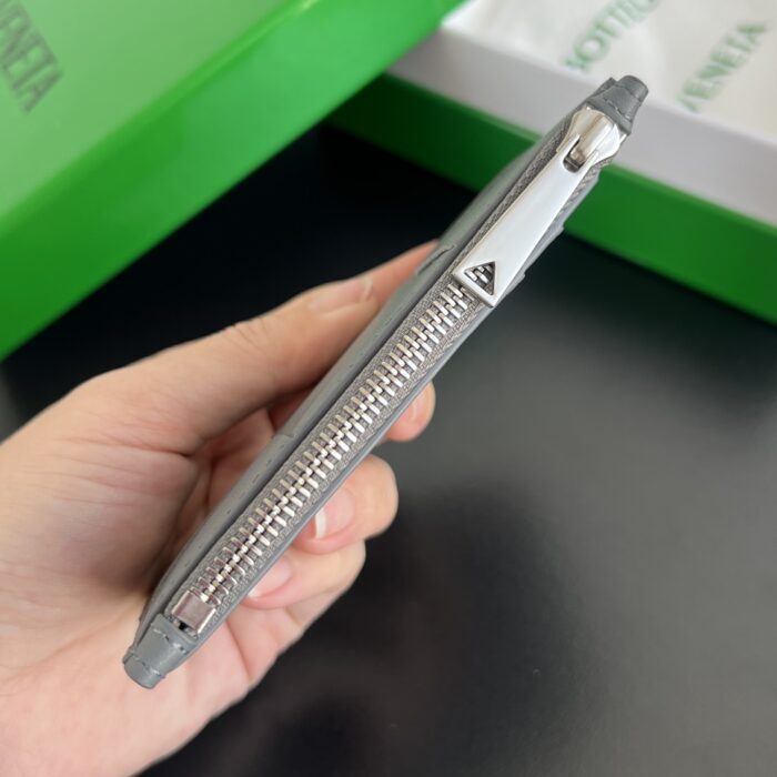 보테가베네타 맥시 인트레치아토 지퍼 카드지갑 679843 라이트 그레이 레플리카 미러급 SA급 S급 고퀄리티 최상급 하이엔드 지갑 [남성여성공용] 4