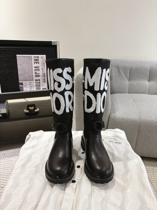 디올 D-메이저 부츠 블랙 테크니컬 패브릭 화이트 미스 디올 그래피티 프린트 앤 블랙 카프스킨 레플리카 미러급 SA급 S급 고퀄리티 최상급 하이엔드 신발 [여성] 3
