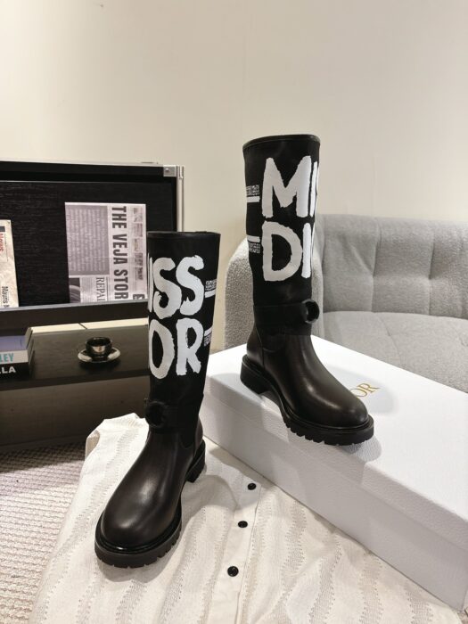 디올 D-메이저 부츠 블랙 테크니컬 패브릭 화이트 미스 디올 그래피티 프린트 앤 블랙 카프스킨 레플리카 미러급 SA급 S급 고퀄리티 최상급 하이엔드 신발 [여성] 4