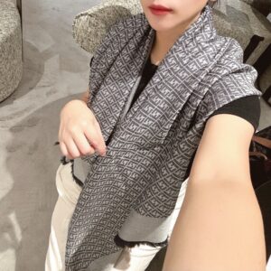 펜디 FF로고 스퀘어 태슬 스카프 그레이 레플리카 미러급 SA급 S급 고퀄리티 최상급 하이엔드 악세사리 [남성여성공용]