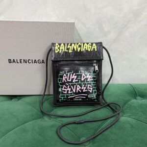 발렌시아가 그래피티 스마트폰 숄더백 블랙 레플리카 미러급 SA급 S급 고퀄리티 최상급 하이엔드 가방 [남성여성공용]