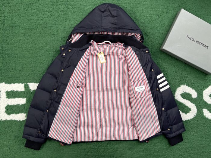 톰브라운 나일론 사선 패딩 네이비 레플리카 미러급 SA급 S급 고퀄리티 하이엔드 최상급 의류 [남성여성공용] 3