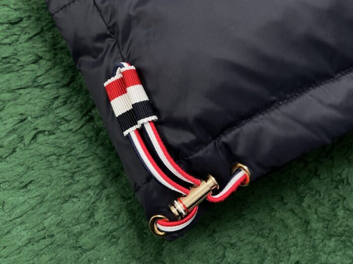 톰브라운 나일론 사선 패딩 네이비 레플리카 미러급 SA급 S급 고퀄리티 하이엔드 최상급 의류 [남성여성공용] 10