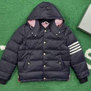 톰브라운 나일론 사선 패딩 네이비 레플리카 미러급 SA급 S급 고퀄리티 하이엔드 최상급 의류 [남성여성공용]