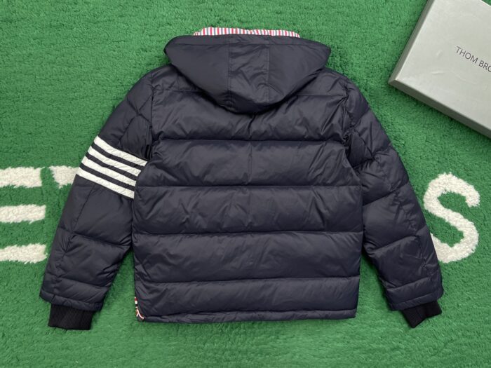 톰브라운 나일론 사선 패딩 네이비 레플리카 미러급 SA급 S급 고퀄리티 하이엔드 최상급 의류 [남성여성공용] 2
