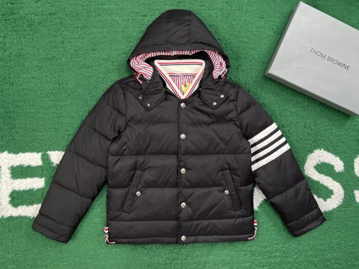 톰브라운 나일론 사선 패딩 블랙 레플리카 미러급 SA급 S급 고퀄리티 하이엔드 최상급 의류 [남성여성공용] 3