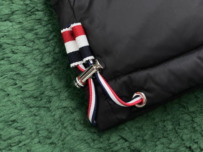 톰브라운 나일론 사선 패딩 블랙 레플리카 미러급 SA급 S급 고퀄리티 하이엔드 최상급 의류 [남성여성공용] 13