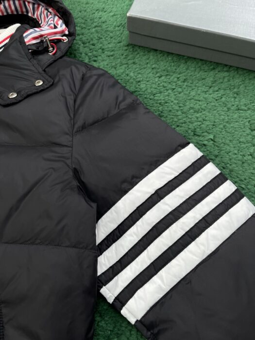 톰브라운 나일론 사선 패딩 블랙 레플리카 미러급 SA급 S급 고퀄리티 하이엔드 최상급 의류 [남성여성공용] 10