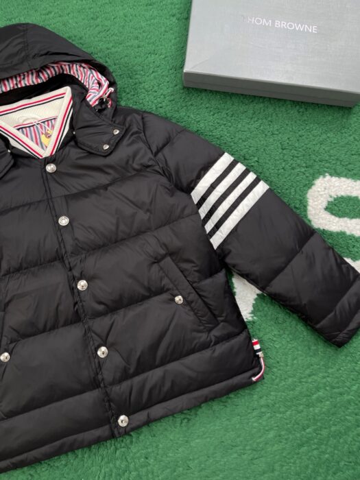 톰브라운 나일론 사선 패딩 블랙 레플리카 미러급 SA급 S급 고퀄리티 하이엔드 최상급 의류 [남성여성공용] 8
