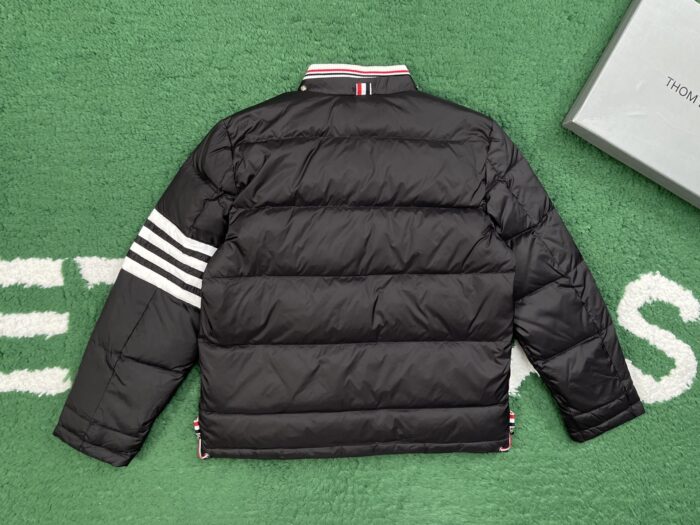 톰브라운 나일론 사선 패딩 블랙 레플리카 미러급 SA급 S급 고퀄리티 하이엔드 최상급 의류 [남성여성공용] 7