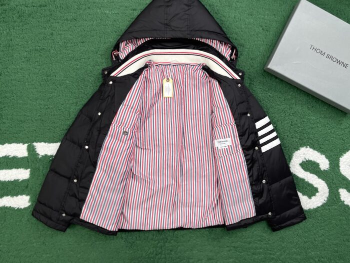 톰브라운 나일론 사선 패딩 블랙 레플리카 미러급 SA급 S급 고퀄리티 하이엔드 최상급 의류 [남성여성공용] 5