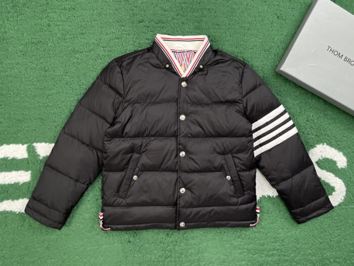 톰브라운 나일론 사선 패딩 블랙 레플리카 미러급 SA급 S급 고퀄리티 하이엔드 최상급 의류 [남성여성공용] 6