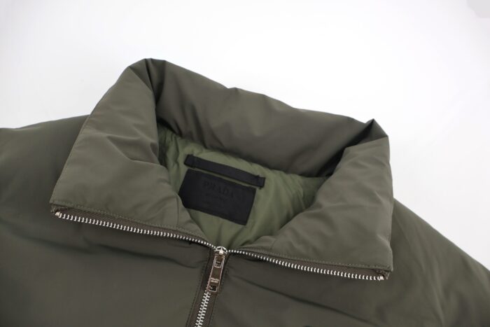 프라다 삼각 로고 배이직 지퍼 패딩 그린 레플리카 미러급 SA급 S급 고퀄리티 하이엔드 최상급 의류 [남성여성공용] 5