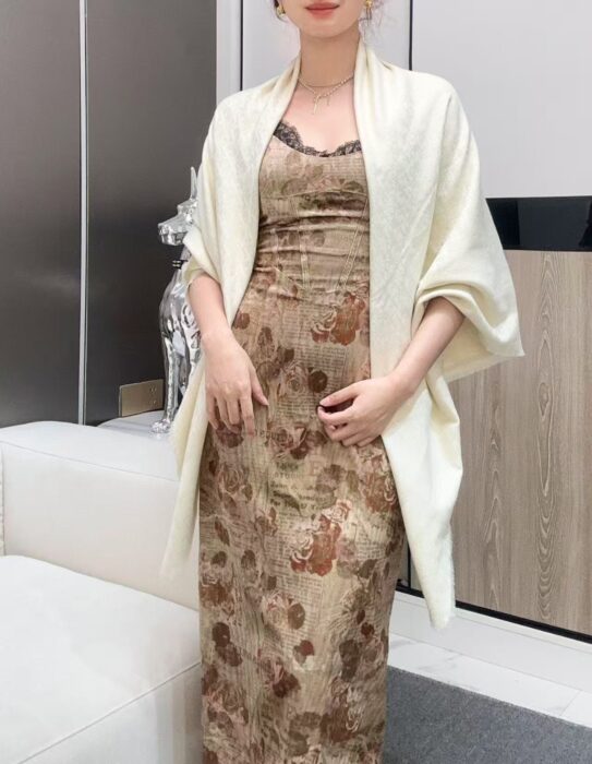 디올 순색 오블리크 스퀘어 스카프 아이보리 레플리카 미러급 SA급 S급 고퀄리티 최상급 하이엔드 [여성] 2